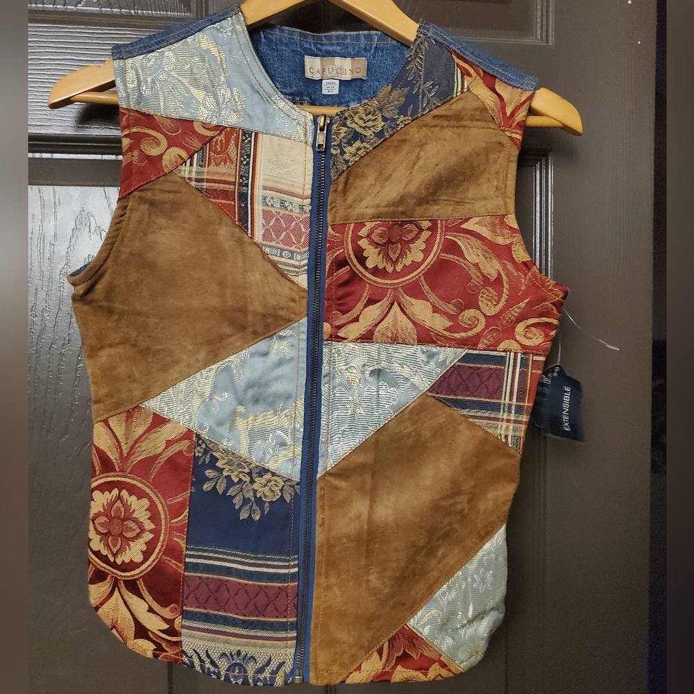 BNWT Jean vest with patches on front size Medium